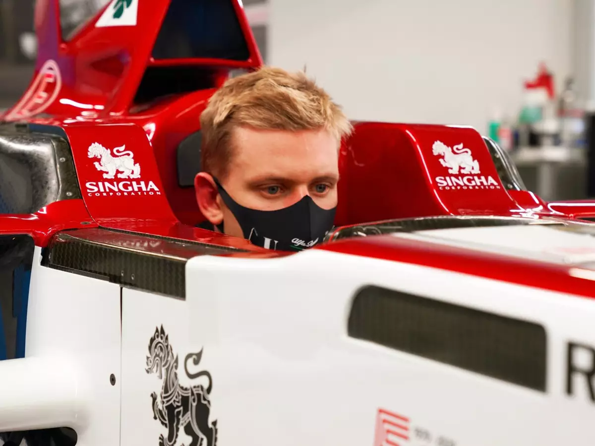 Mick Schumacher Foto zur News: Für Norbert Haug: "Zwingend", dass Mick Schumacher 2021 Formel 1 fährt