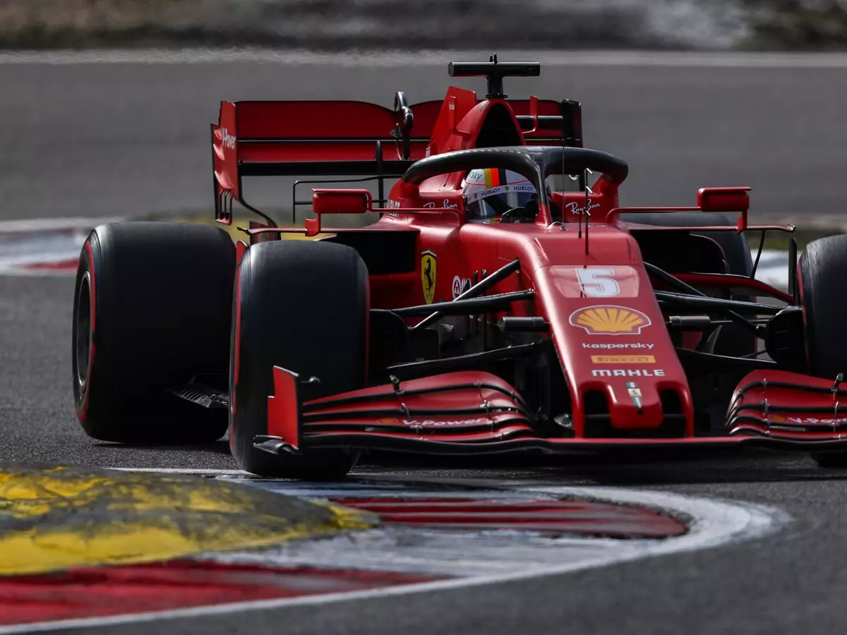 Foto zur News: Sebastian Vettel mit Rückstand in Q2: "Kann ich mir nicht erklären"