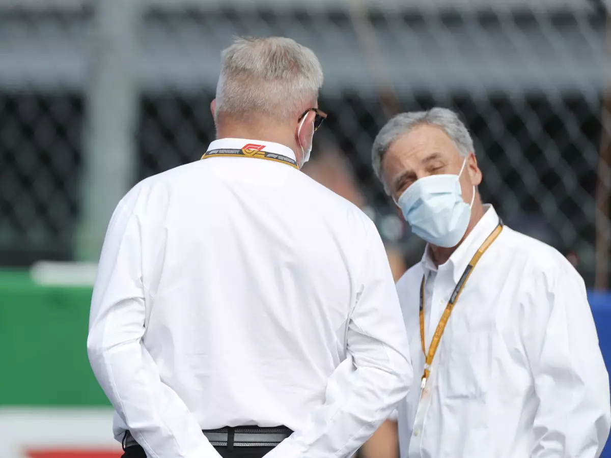 Ross Brawn, Chase Carey Foto zur News: Carey: Historie darf für Regeländerungen nicht zur Zwangsjacke werden