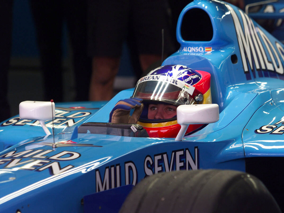 Foto zur News: Fotostrecke: Was sich seit Fernando Alonsos Renault-Debüt verändert hat