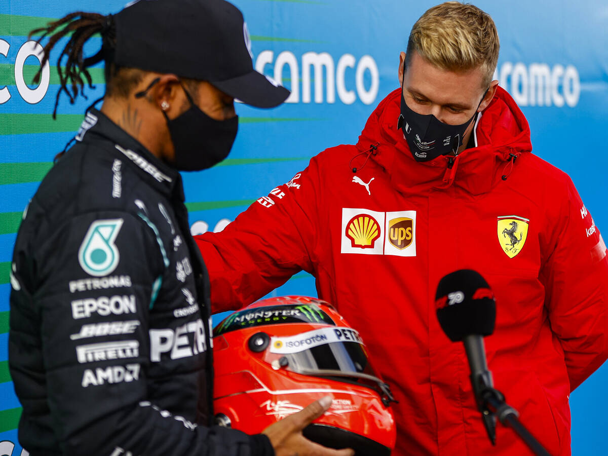 Foto zur News: Lewis Hamilton: Hatte schon einen Helm von Michael Schumacher