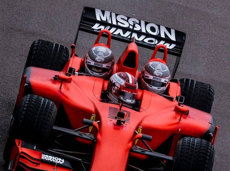 Foto zur News: Fotos: Charles Leclerc im Formel-1-Dreisitzer von Ferrari