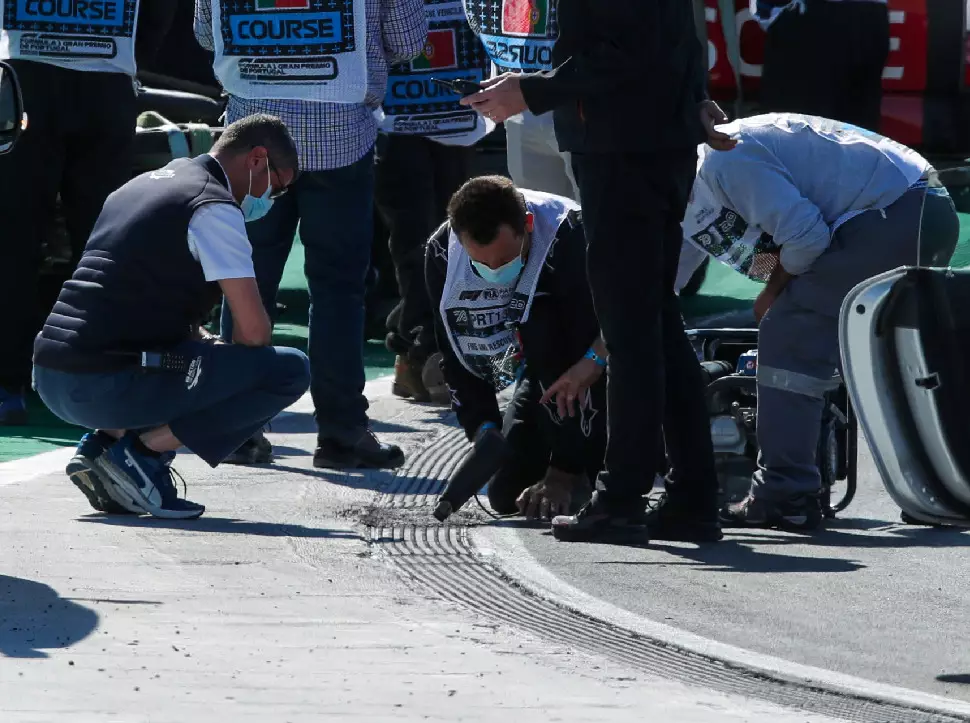 Foto zur News: Quali-Verschiebung: Es war nicht der Gullydeckel, sondern der Beton