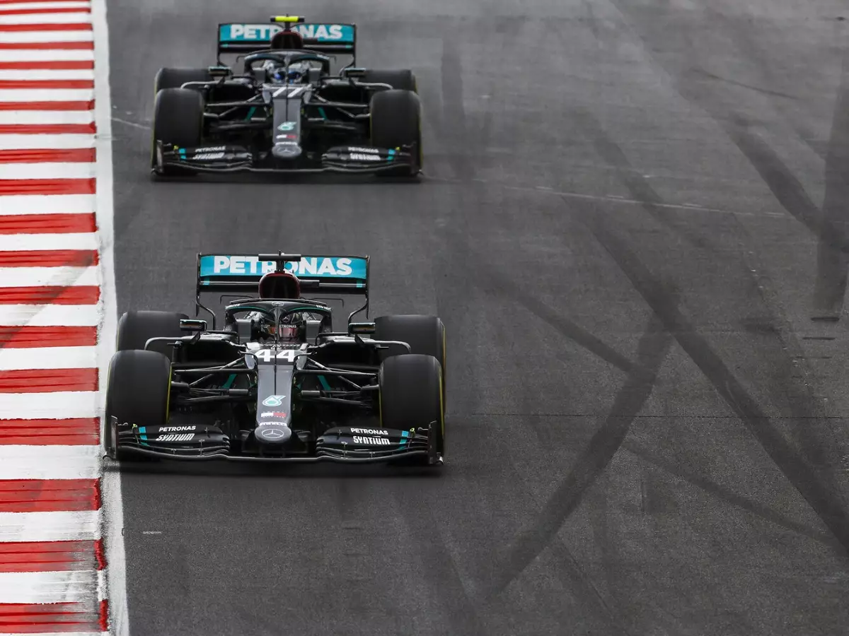 Lewis Hamilton, Valtteri Bottas Foto zur News: Valtteri Bottas: Verstehe nicht, was heute los war