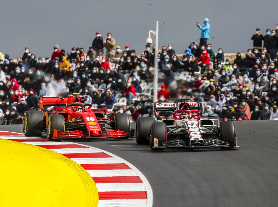 Foto zur News: Räikkönen geht nach Raketenstart leer aus: "Kimi ist heute geflogen!"