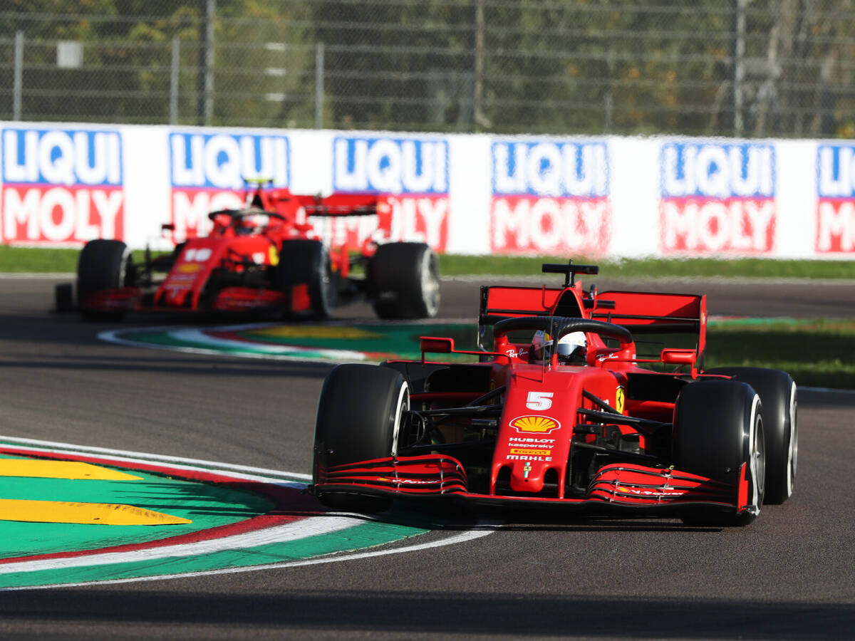Foto zur News: Vettel fühlt sich laut Ferrari wohler: "Er und das Team geben nicht auf"