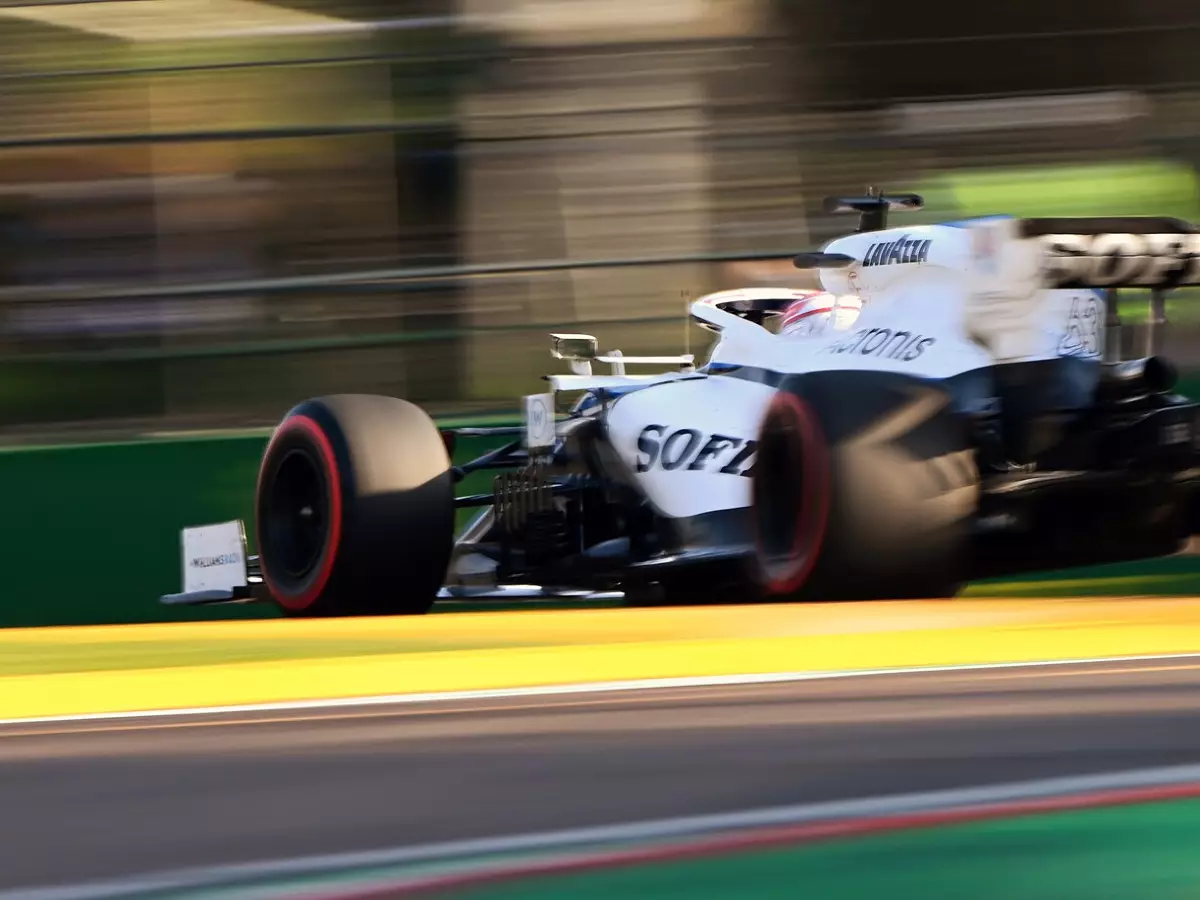 George Russell Foto zur News: Crash hinter dem Safety-Car: So erklärt sich George Russell!