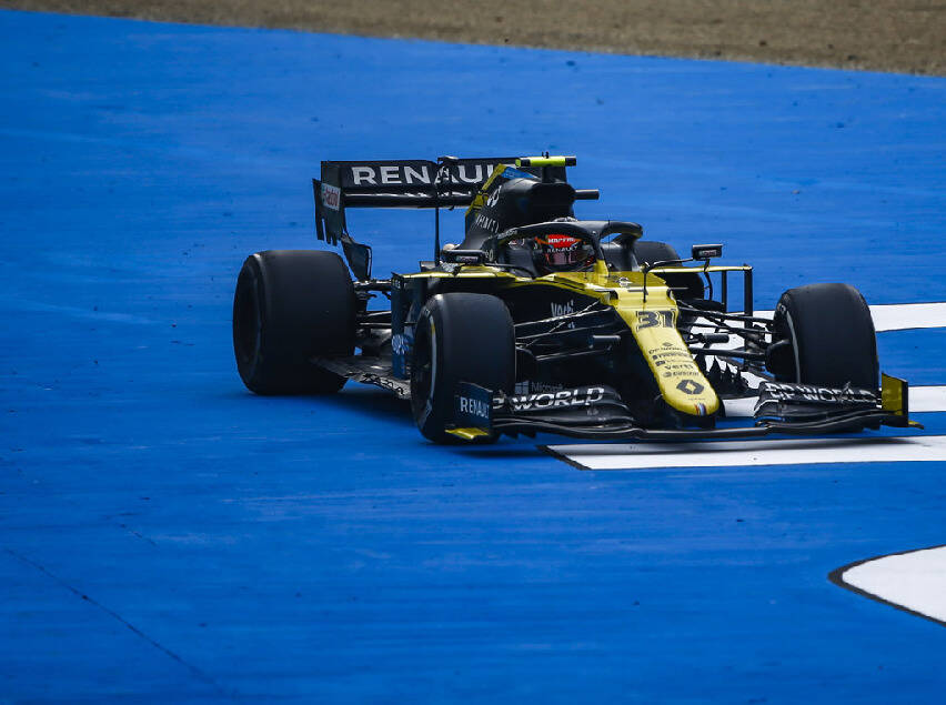 Foto zur News: Nach Defekt in Imola: Renault entschuldigt sich bei Esteban Ocon