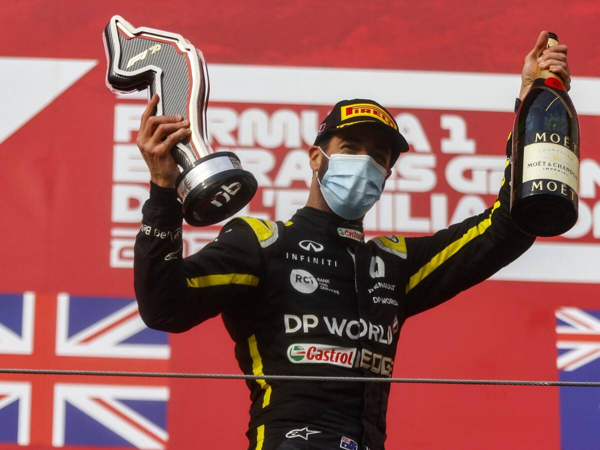 Foto zur News: Ricciardo: Sogar Hamilton macht mit beim "Shoey"!