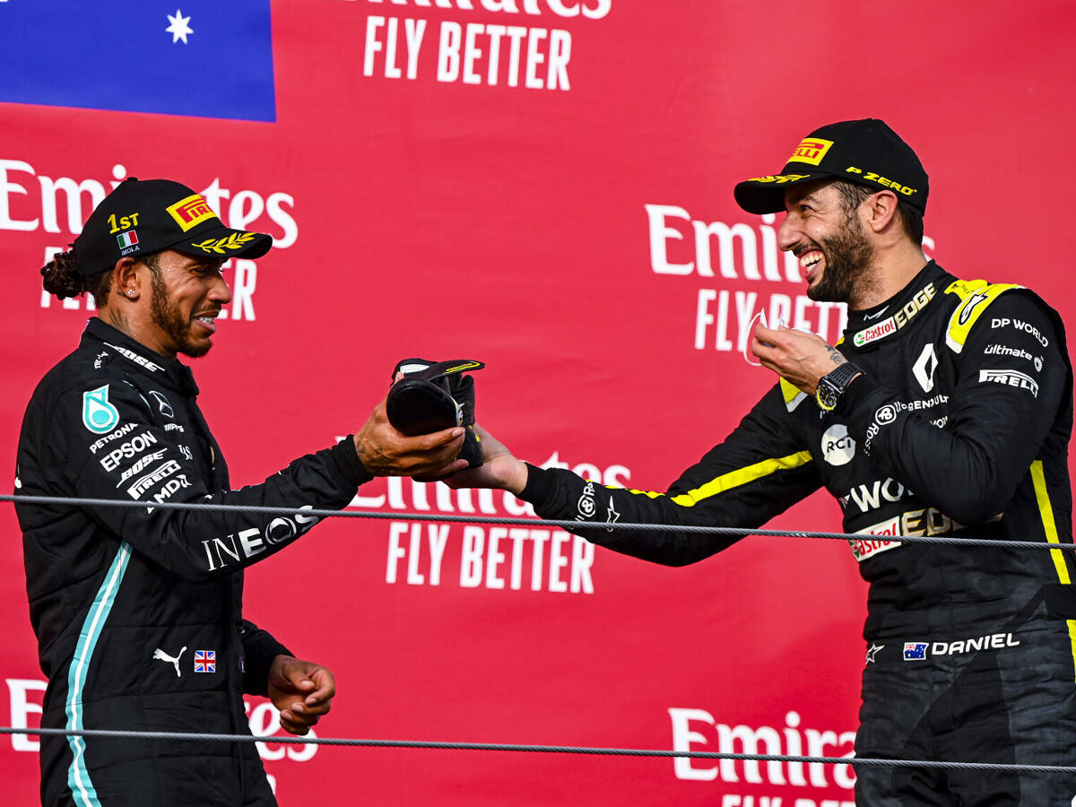 Foto zur News: Hamilton #AND# Ricciardo: War dieser "Shoey" eigentlich legal?