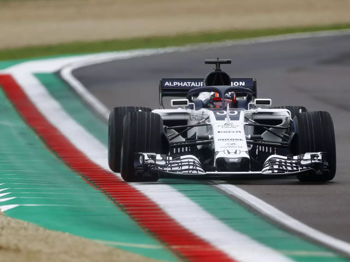 Foto zur News: 350 Kilometer in Imola absolviert: Tsunodas F1-Aufstieg rückt näher