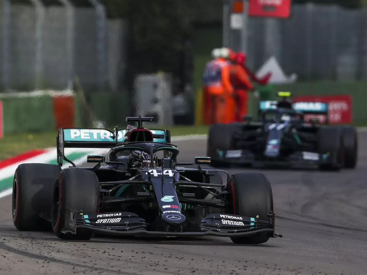 Lewis Hamilton, Valtteri Bottas Foto zur News: Mercedes fährt auch in der Formel 1 2021 in Schwarz, aber ...