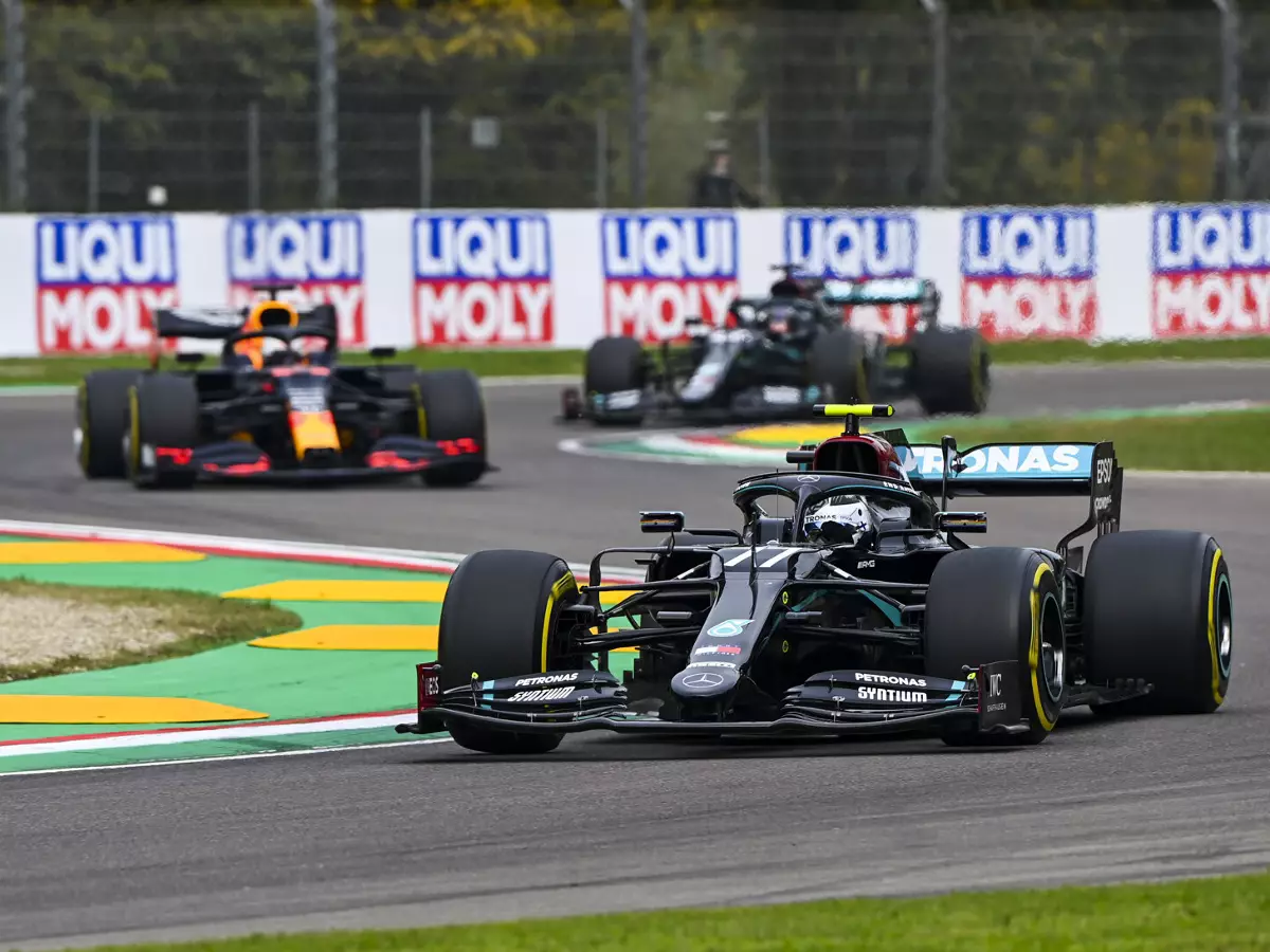 Valtteri Bottas, Max Verstappen, Lewis Hamilton Foto zur News: Formel-1-Regeln 2021: Was ist neu?