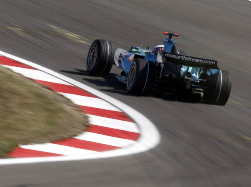 Foto zur News: Lewis Hamilton: "Ich bin mir sicher, Kurve 8 geht mit Vollgas"