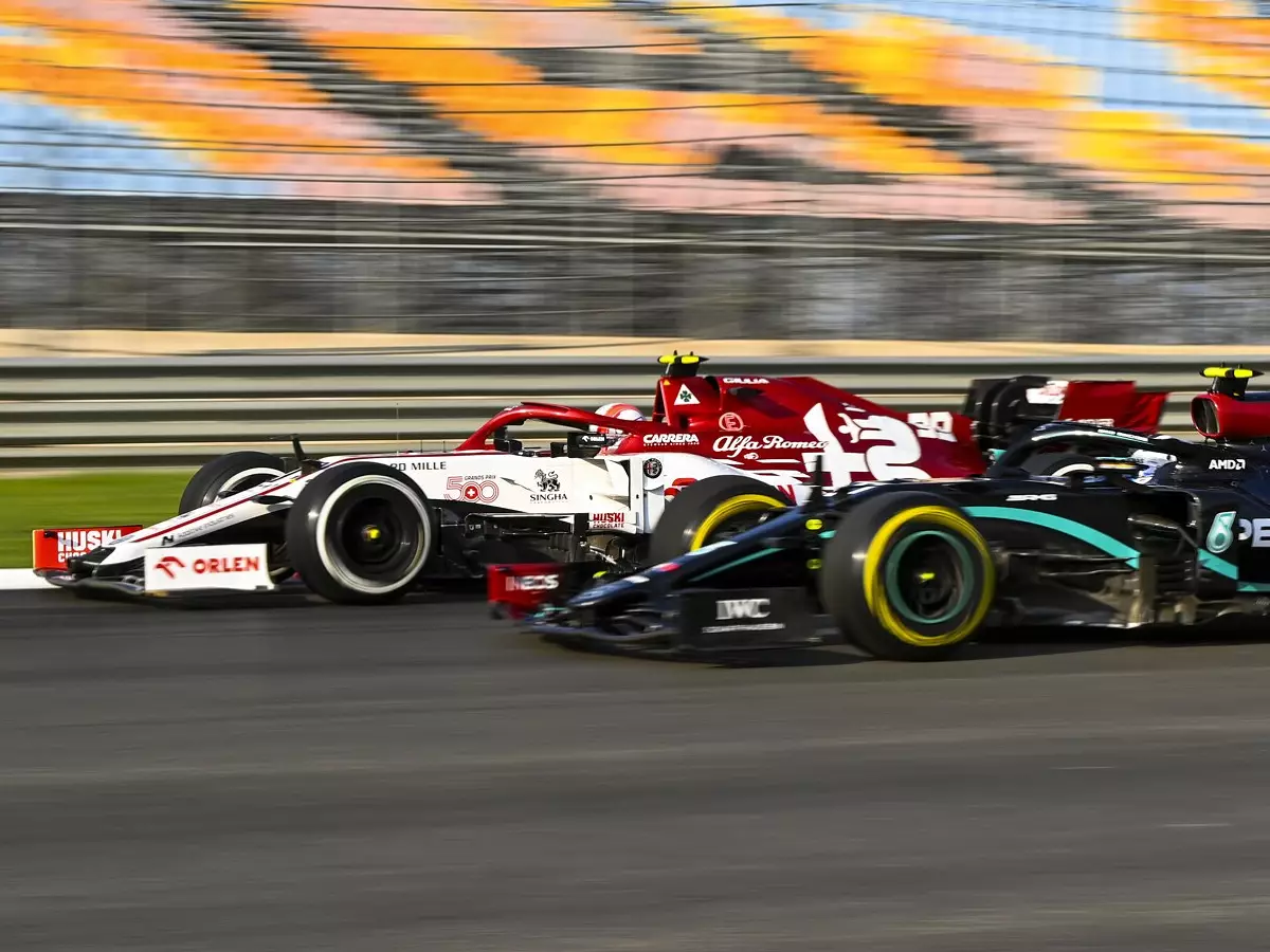 Antonio Giovinazzi, Valtteri Bottas Foto zur News: Saudi-Arabien verspricht nicht nur tolle Kulisse, sondern tolles Racing