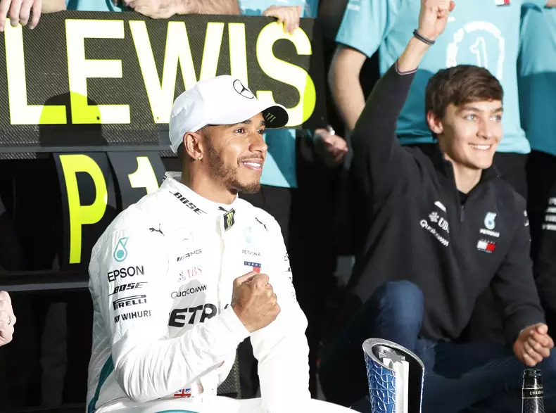 Foto zur News: Lewis Hamilton über George Russell: "Er ist die Zukunft"