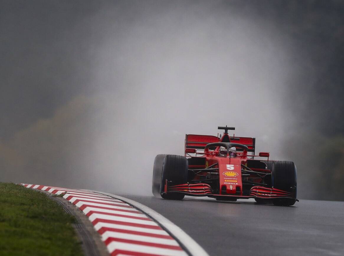 Foto zur News: Teamkollege geschlagen, aber nur P12: Vettel ist "natürlich nicht zufrieden"