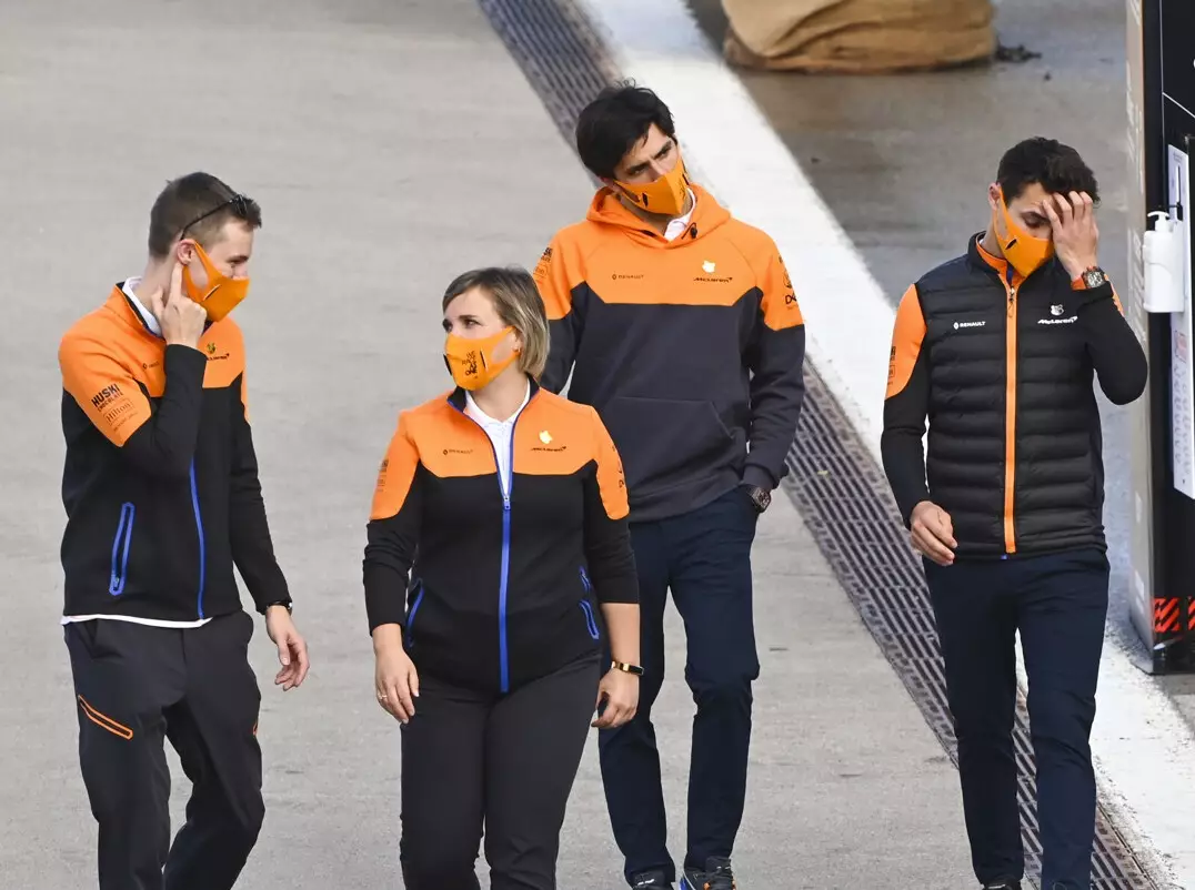 Lando Norris, Carlos Sainz Foto zur News: Formel-1-Fahrer über 2020: "Zäh und ein bisschen monoton"