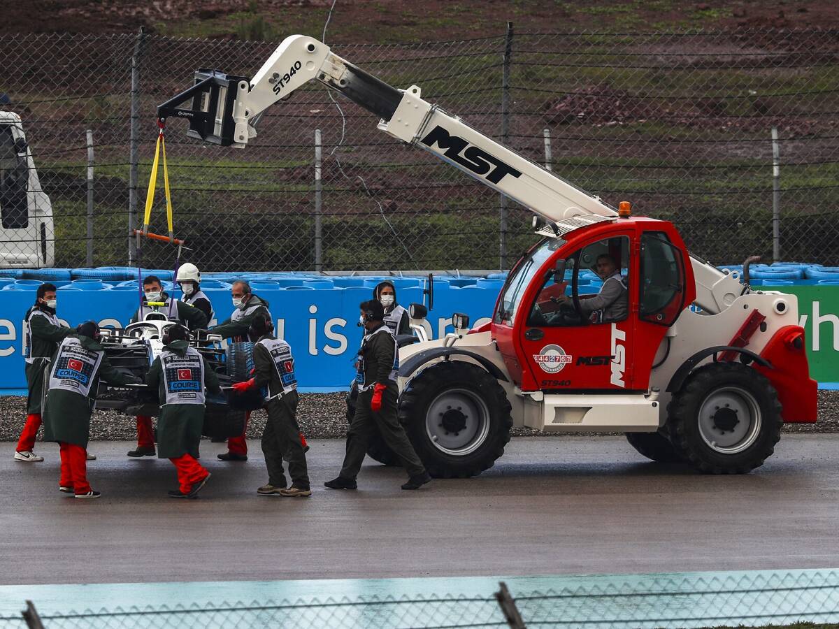 Foto zur News: Nicht aus Bianchi gelernt? Heftige Kritik an FIA nach Kran-Zwischenfall