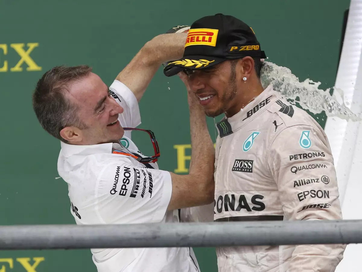 Foto zur News: Paddy Lowe: Lewis Hamiltons WM-Titel waren nicht "leicht"