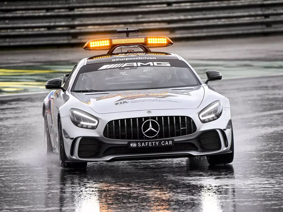 Safety-Car Foto zur News: Ab 2021: Mercedes und Aston Martin wollen Safety-Car im Wechsel stellen