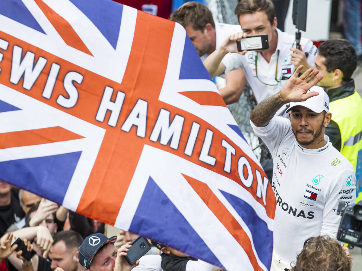 Foto zur News: Sir Lewis Hamilton: Queen wird Formel-1-Star zum Ritter schlagen
