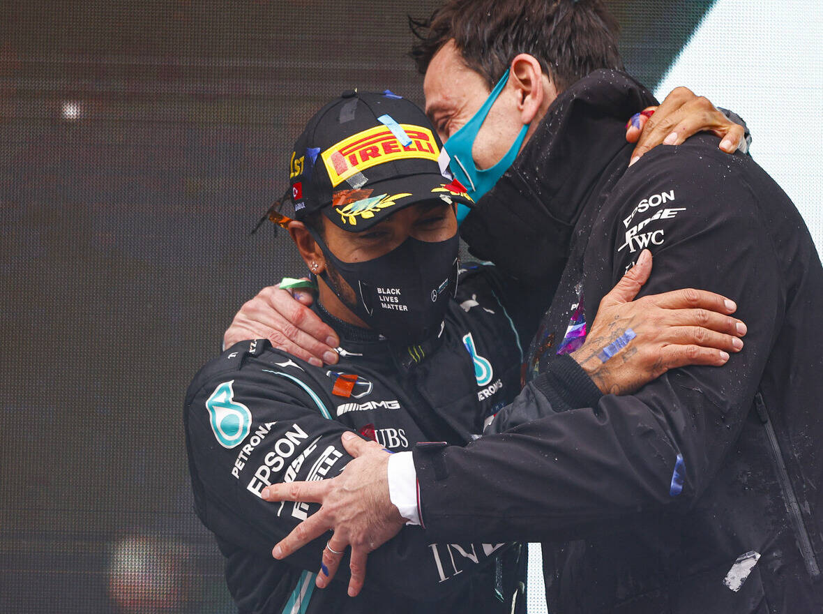 Foto zur News: Lewis Hamiltons neuer Mercedes-Vertrag: Woran hapert's noch?