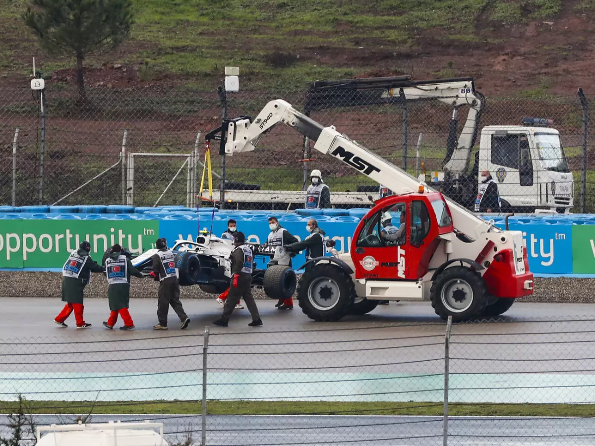 Nicholas Latifi Foto zur News: "Null Toleranz": Fahrer wollen Bergungspanne von Istanbul ansprechen