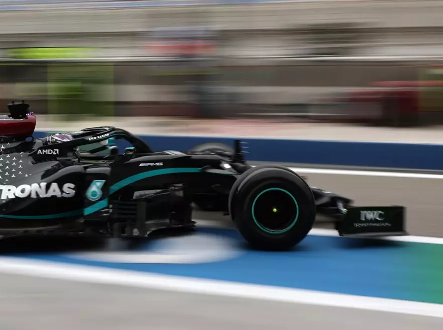 Lewis Hamilton Foto zur News: Nach Kritik von Lewis Hamilton: Toto Wolff verteidigt Pirelli