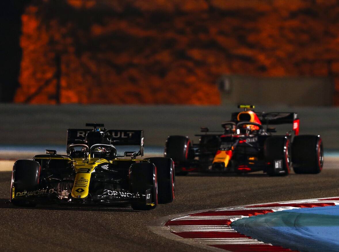 Foto zur News: Daniel Ricciardo: Zwei Renault gegen Sergio Perez im Rennen