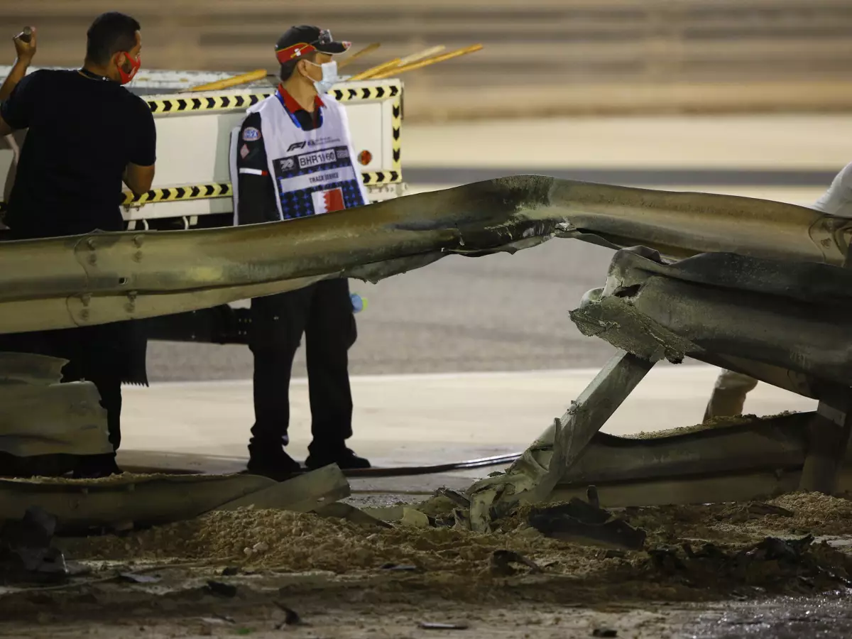 Foto zur News: Sebastian Vettel besorgt: Leitplanken sollten nicht so kaputtgehen!