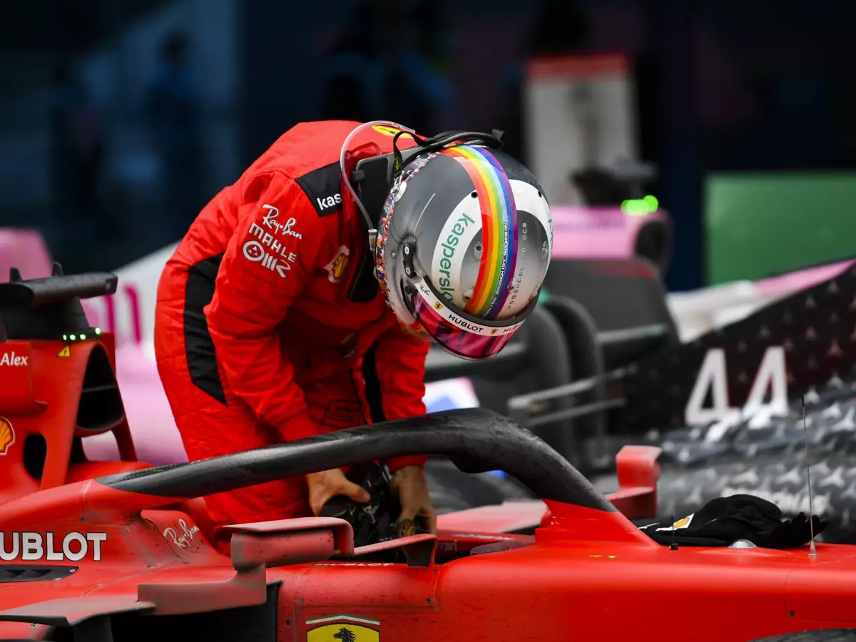 Foto zur News: Sebastian Vettel versteigert Istanbul-Helm für den guten Zweck