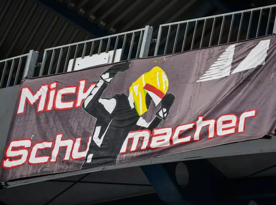 Mick Schumacher Foto zur News: Mick Schumacher fährt mit Nummer 47: Addierte Geburtstage der Familie!