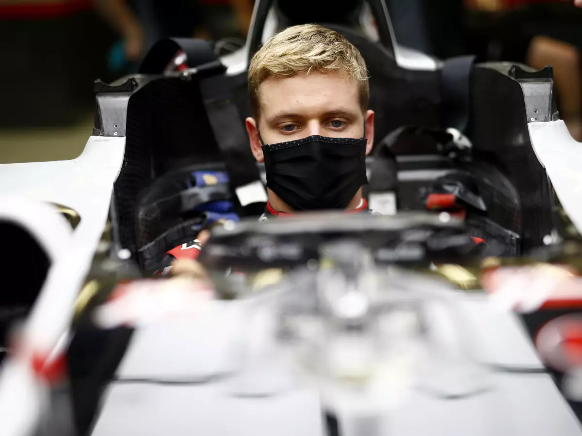 Mick Schumacher Foto zur News: Mick Schumacher verrät: Mama Corinna "war wenig überrascht"