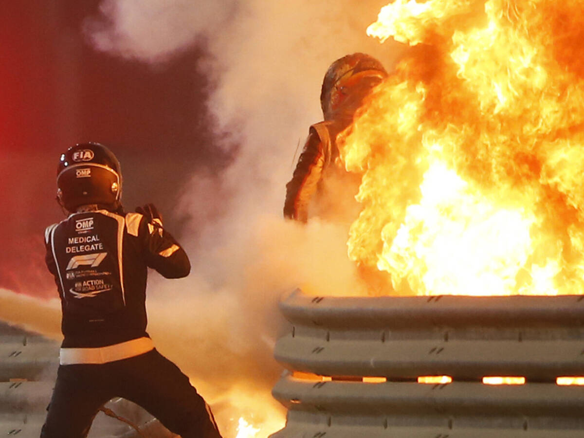 Foto zur News: 28 Sekunden im Feuer: So hat sich Romain Grosjean befreien können