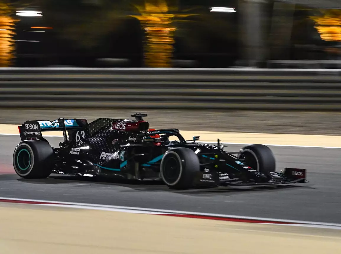 Foto zur News: F1-Freitag Bahrain: George Russell "noch zwei Zehntel von Bottas weg"