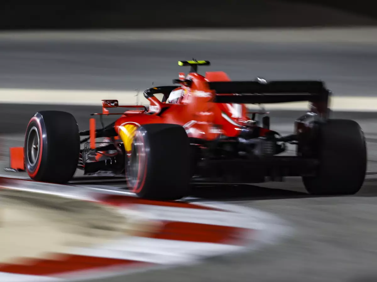 Foto zur News: Charles Leclercs wilder Ritt über die Kerbs: Linie bei Pierre Gasly abgeschaut!