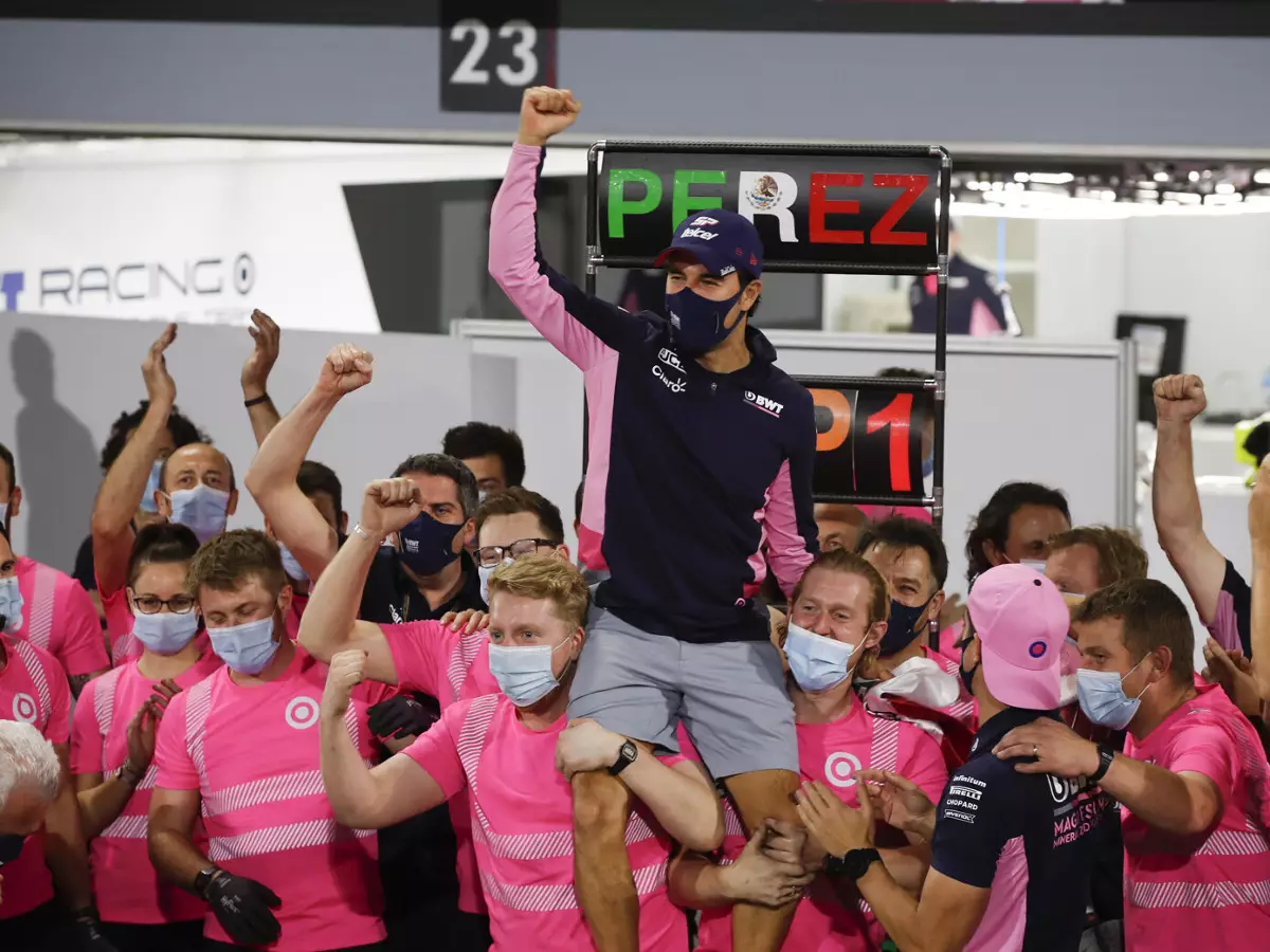 Foto zur News: Racing Point: Bei der Siegesfeier im Ritz zahlt "Checo" den Tequila!