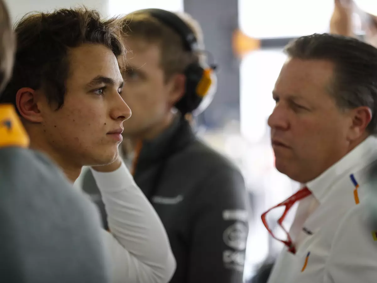 Lando Norris, Zak Brown Foto zur News: Zak Brown: 2021 darf Lando Norris kein Rookie mehr sein