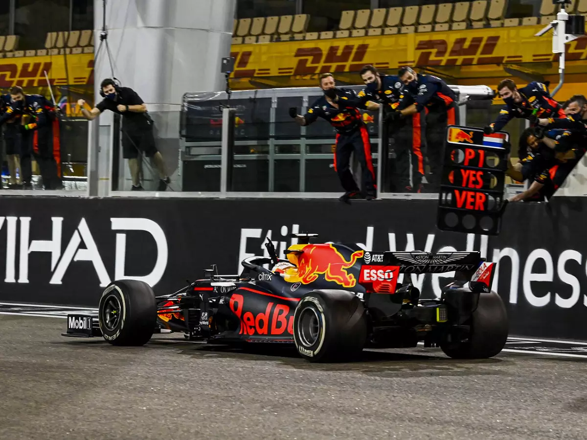 Foto zur News: Red Bull will Schwung für 2021 nutzen: "Mercedes steht nicht still!"