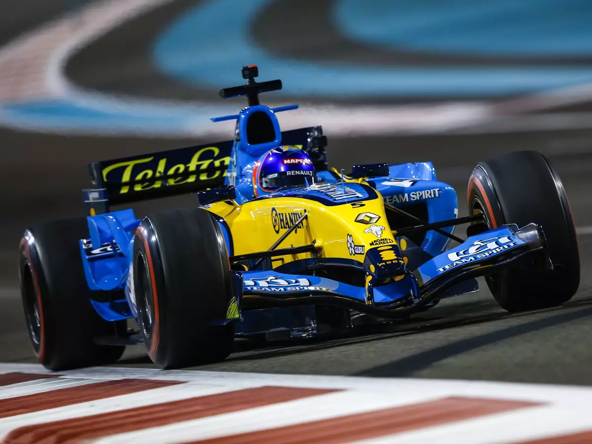 Fernando Alonso Foto zur News: Nach Alonso-Demo im R25: Formel 1 sollte daraus lernen, findet Wolff