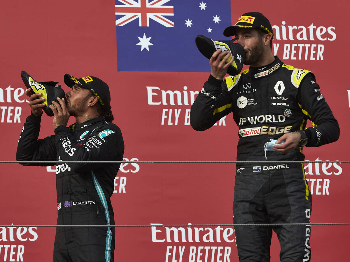 Foto zur News: "Bedeutsamer als sieben WM-Titel": Ricciardos Geschenk an Hamilton