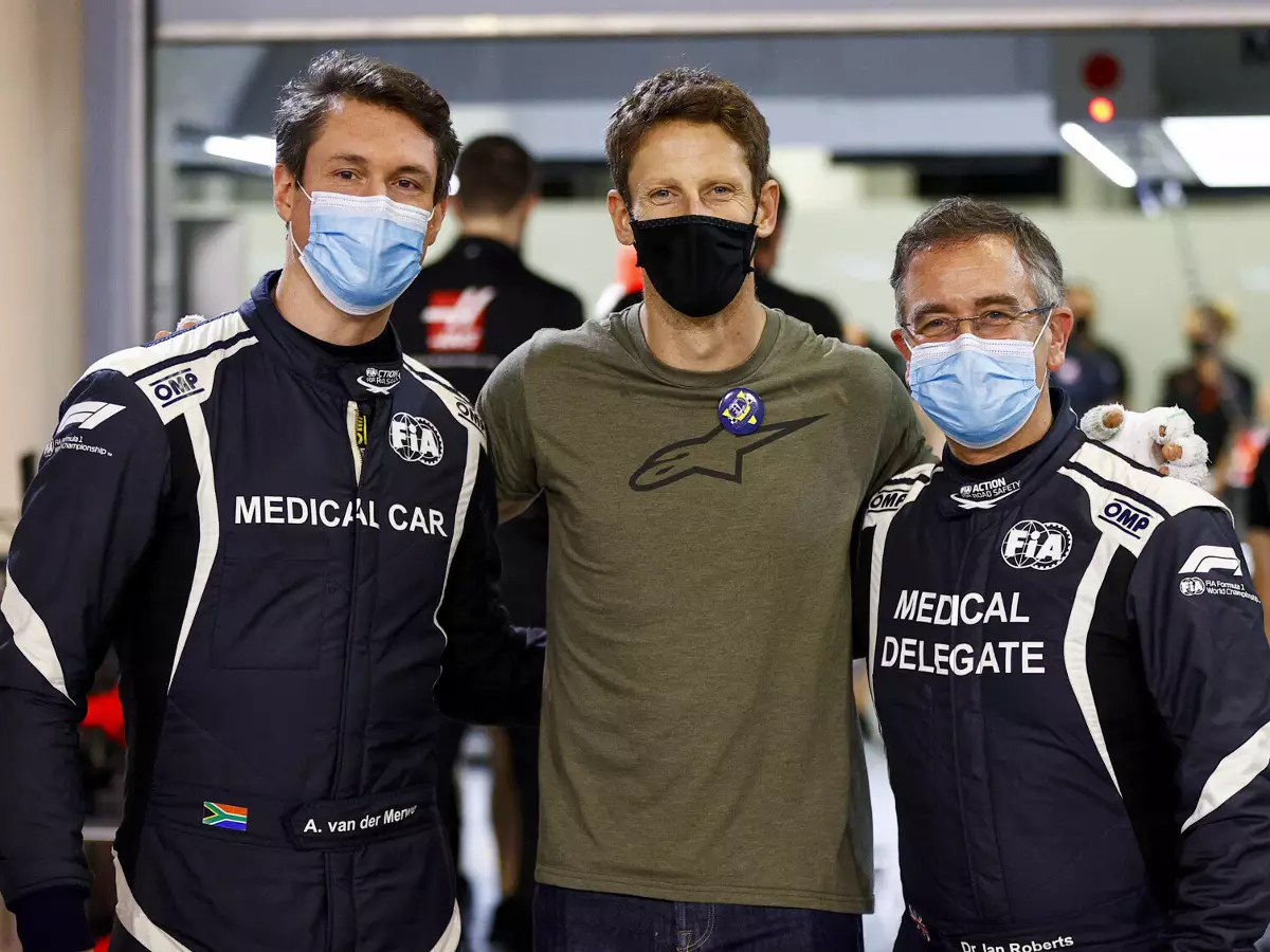 Romain Grosjean, Alan van der Merwe Foto zur News: Grosjeans Wunsch: Möchte Leben retten wie Jules Bianchi