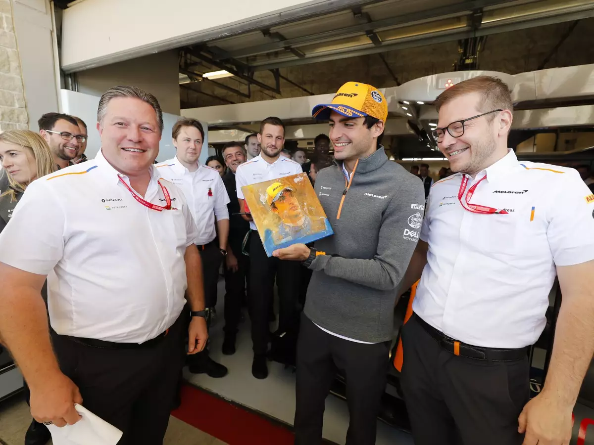 Carlos Sainz, Zak Brown, Andreas Seidl Foto zur News: Zak Brown: Wie McLaren mit Carlos Sainz umgegangen ist
