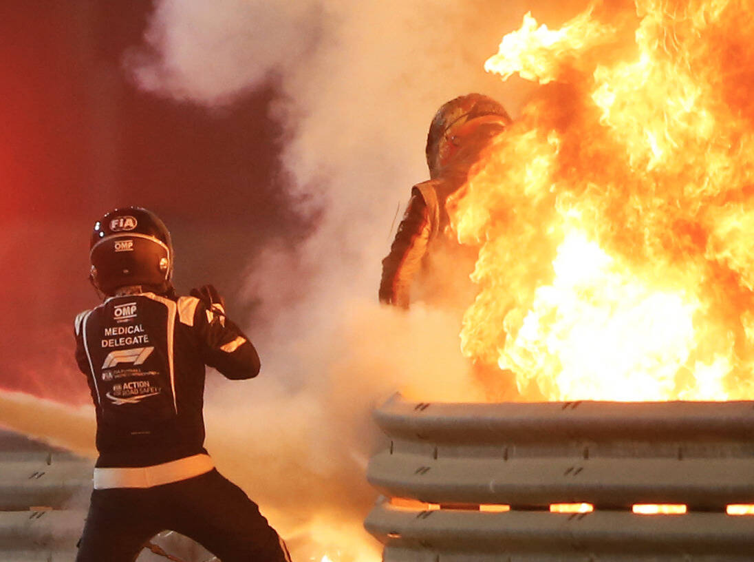 Foto zur News: Fahrerkleidung in der Formel 1: So überlebte Grosjean den Bahrain-Crash