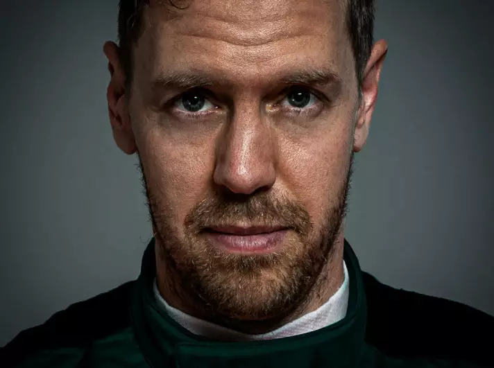 Sebastian Vettel Foto zur News: Erster Arbeitstag von Sebastian Vettel im F1-Team Aston Martin