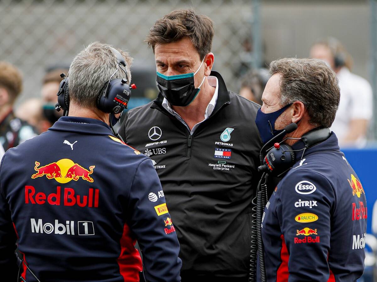 Foto zur News: Toto Wolff: Red Bull mit Perez "wesentlich stärkerer Gegner"