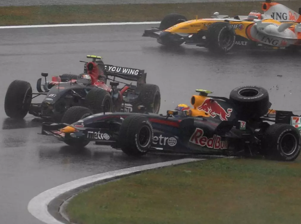 Sebastian Vettel Foto zur News: Unfälle und Co.: Formel-1-Zwischenfälle hinter dem Safety-Car