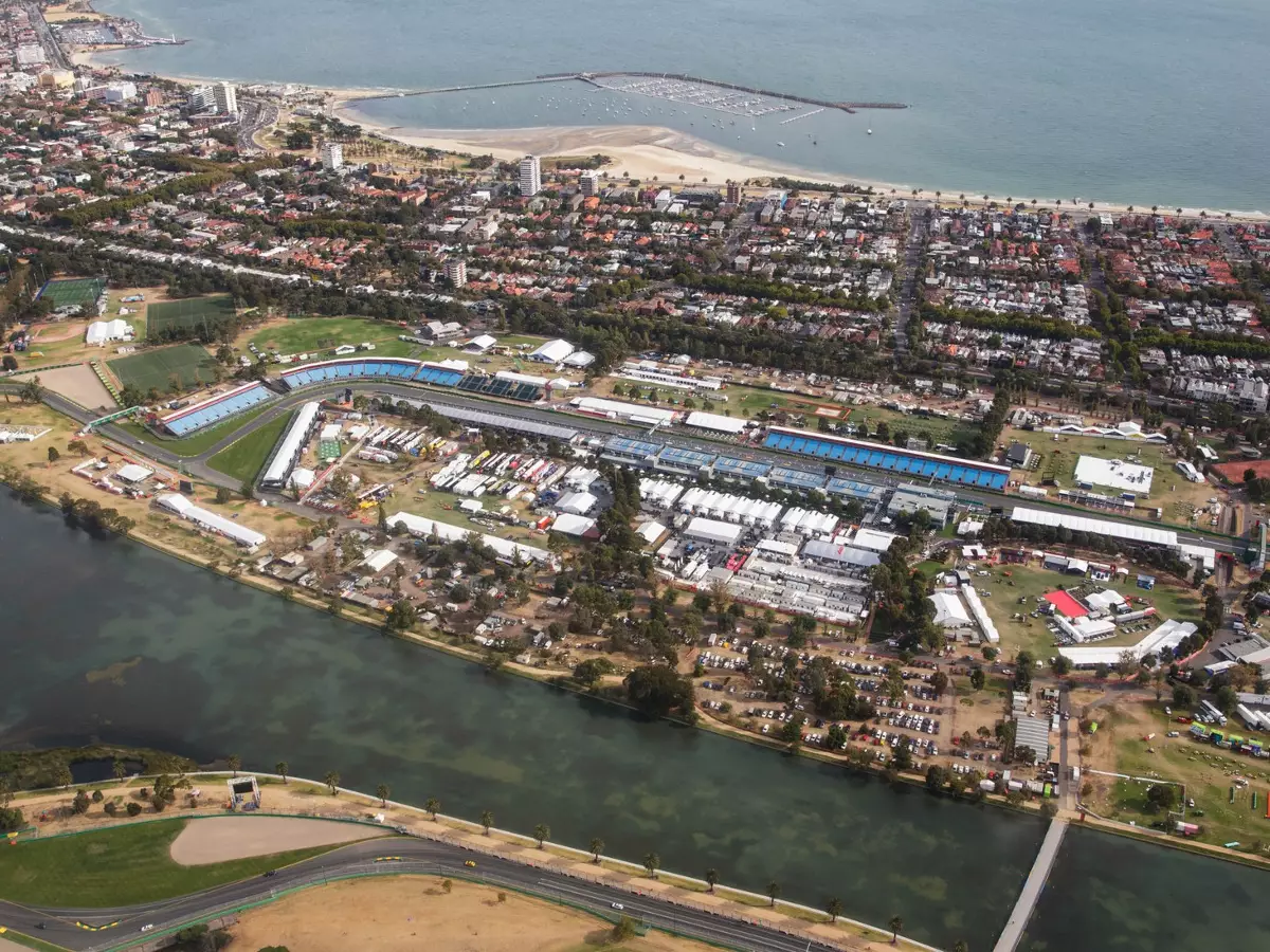 Melbourne Foto zur News: Neuer Asphalt, angepasstes Layout: F1-Strecke in Melbourne erhält Update