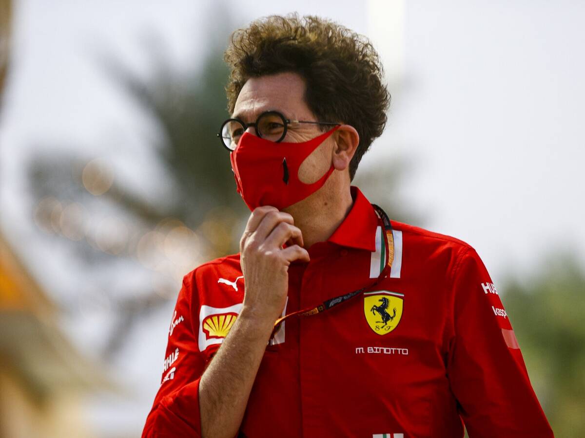 Foto zur News: Ferrari-Teamchef Binotto: Doppelbelastung, wenn nicht vor Ort